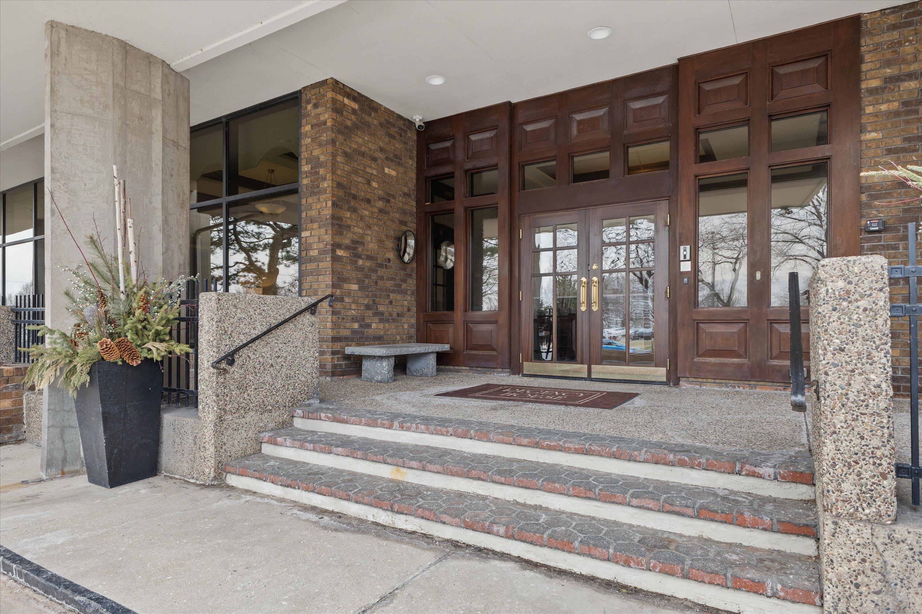 929 N Astor St Unit: 305
