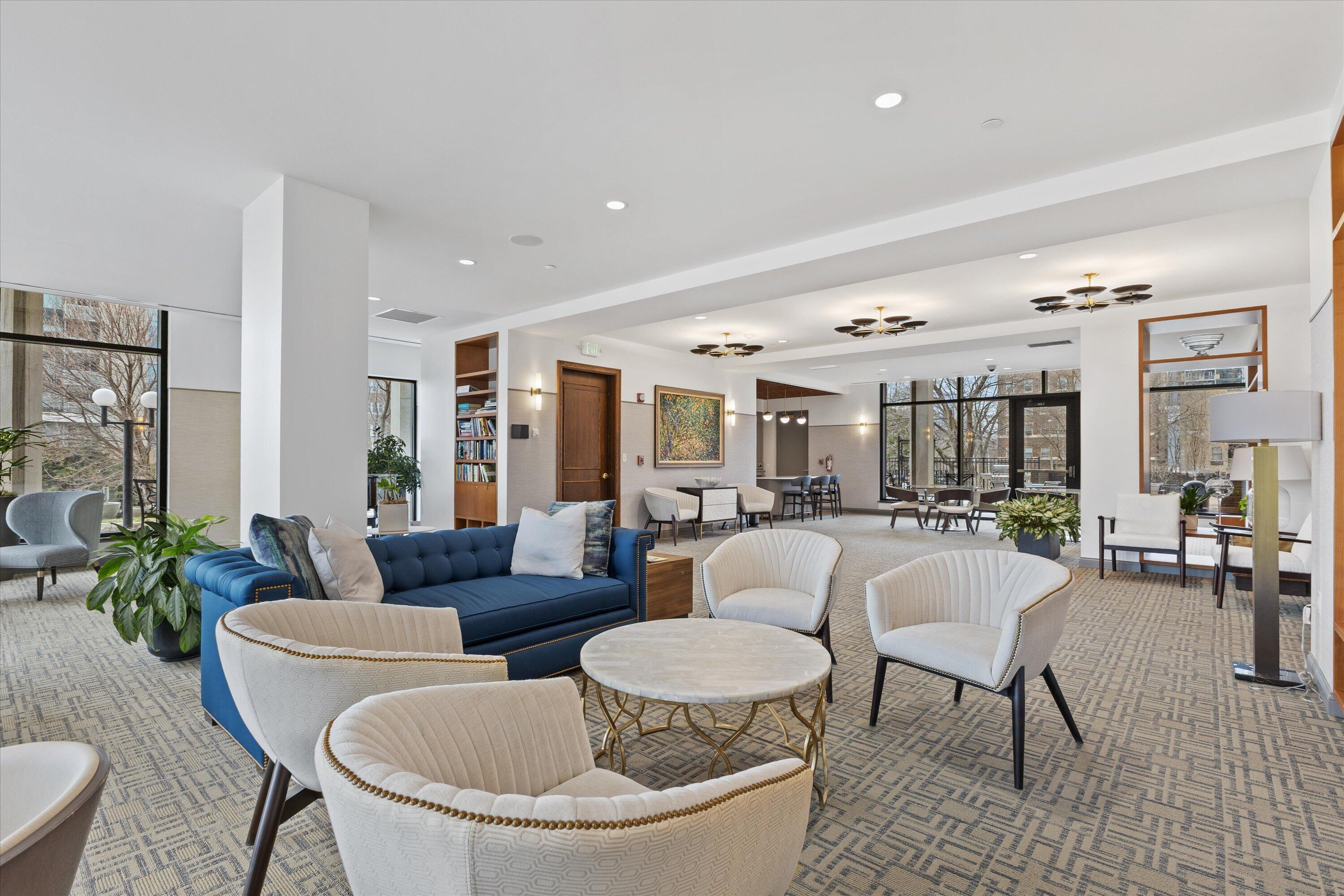 929 N Astor St Unit: 305