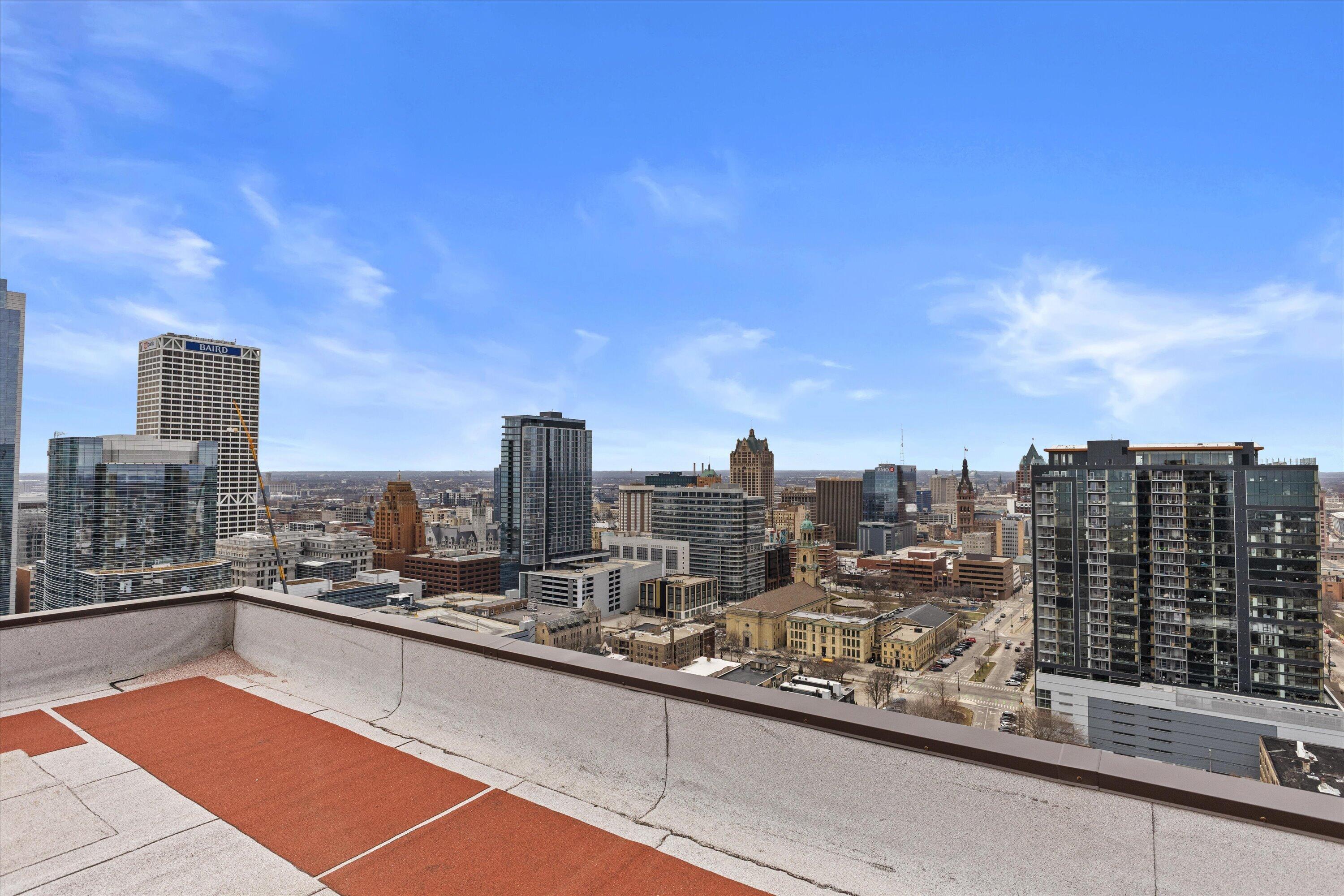 929 N Astor St Unit: 305