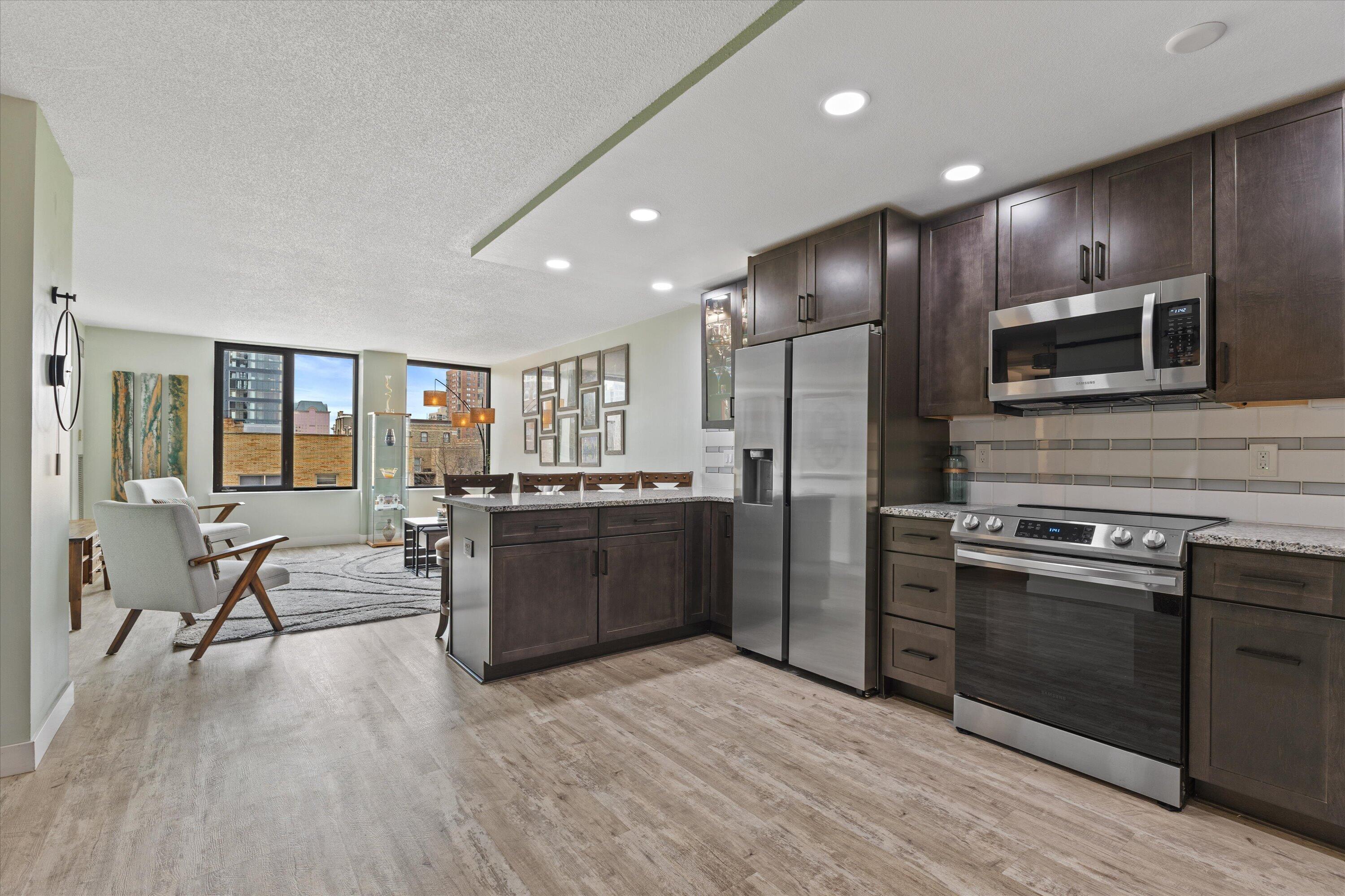 929 N Astor St Unit: 305