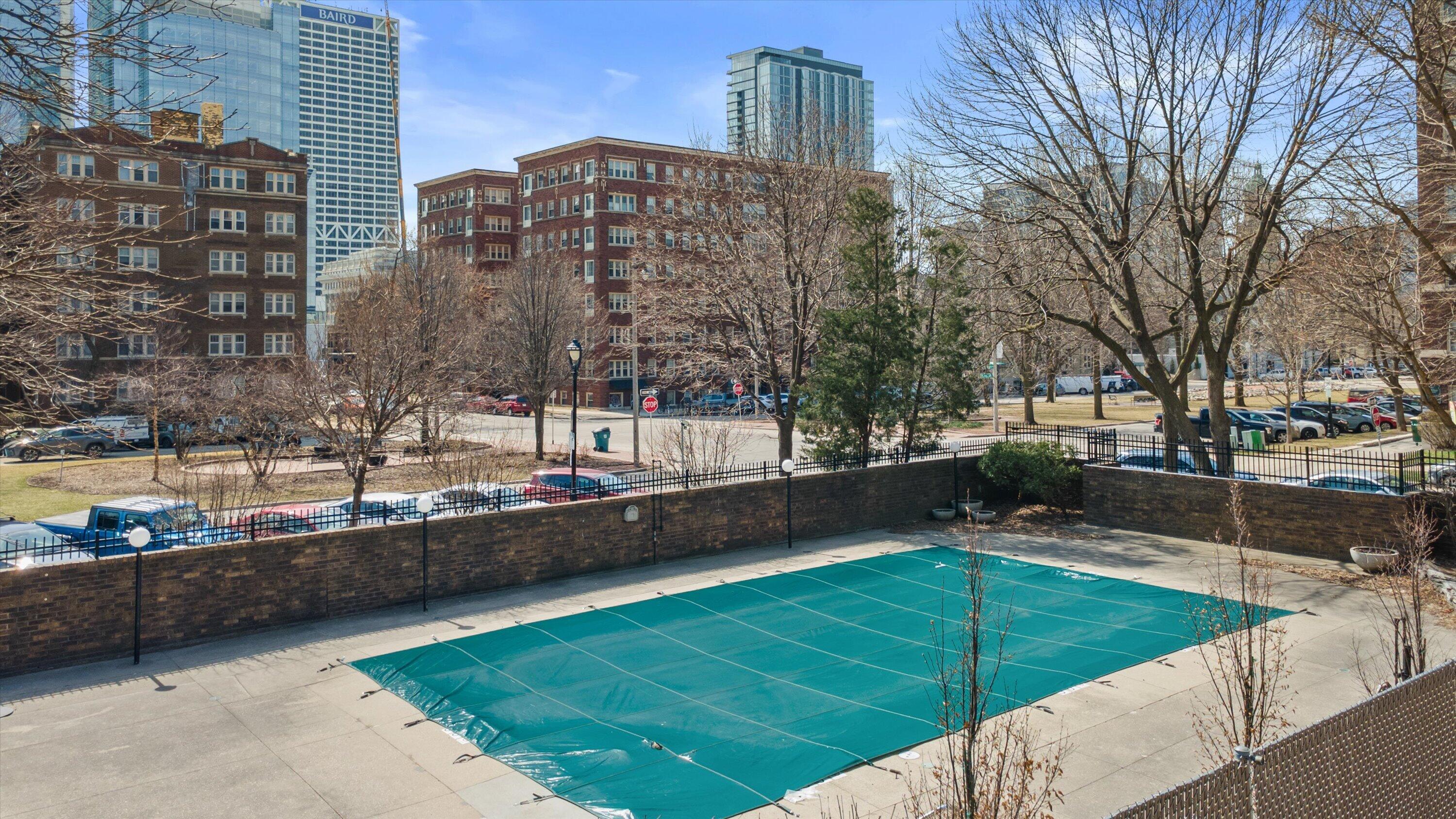 929 N Astor St Unit: 305