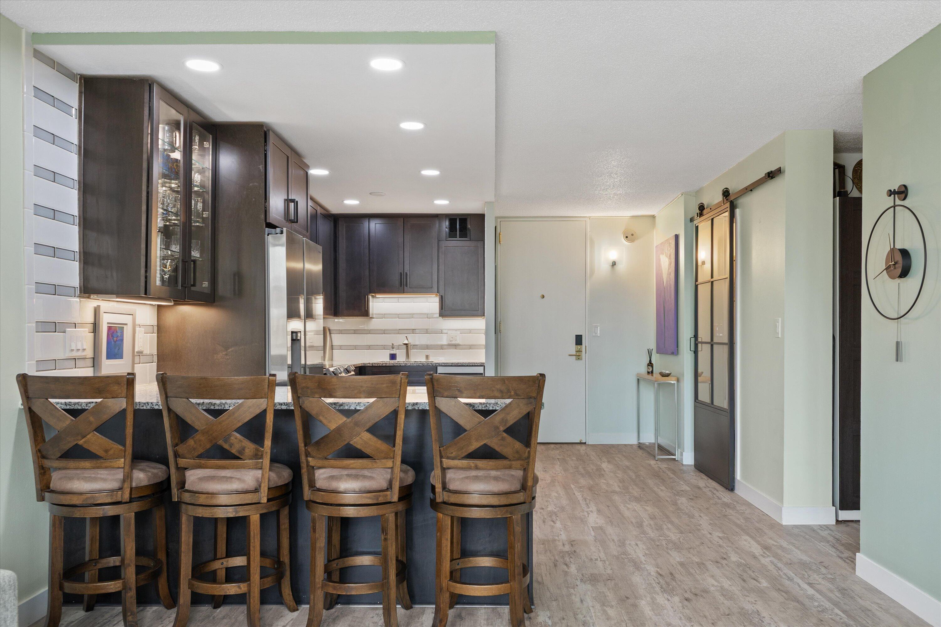 929 N Astor St Unit: 305