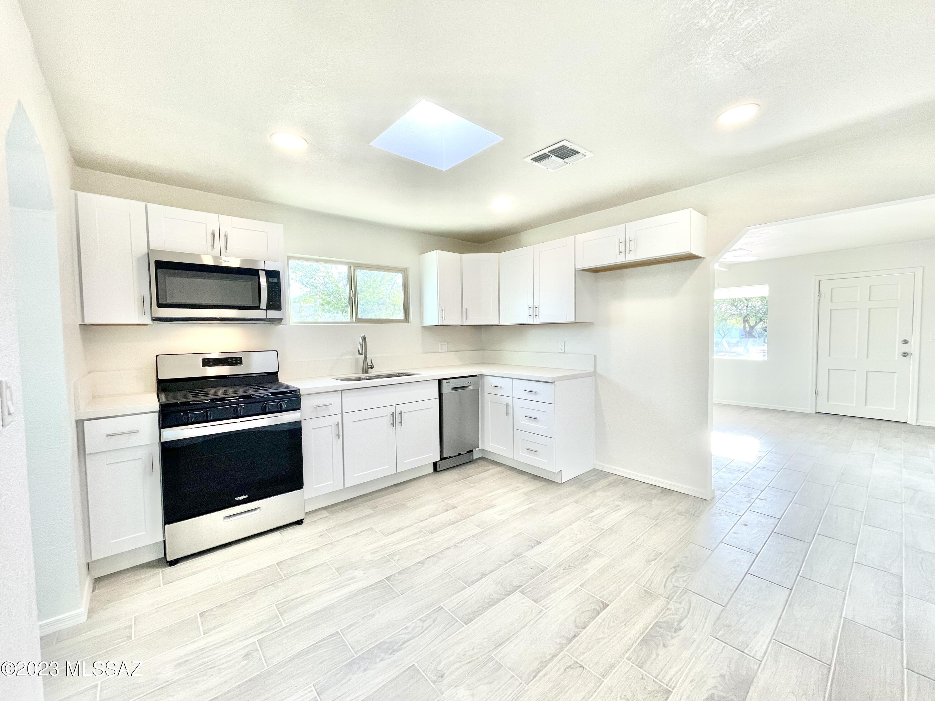 2225 N Fair Oaks Avenue