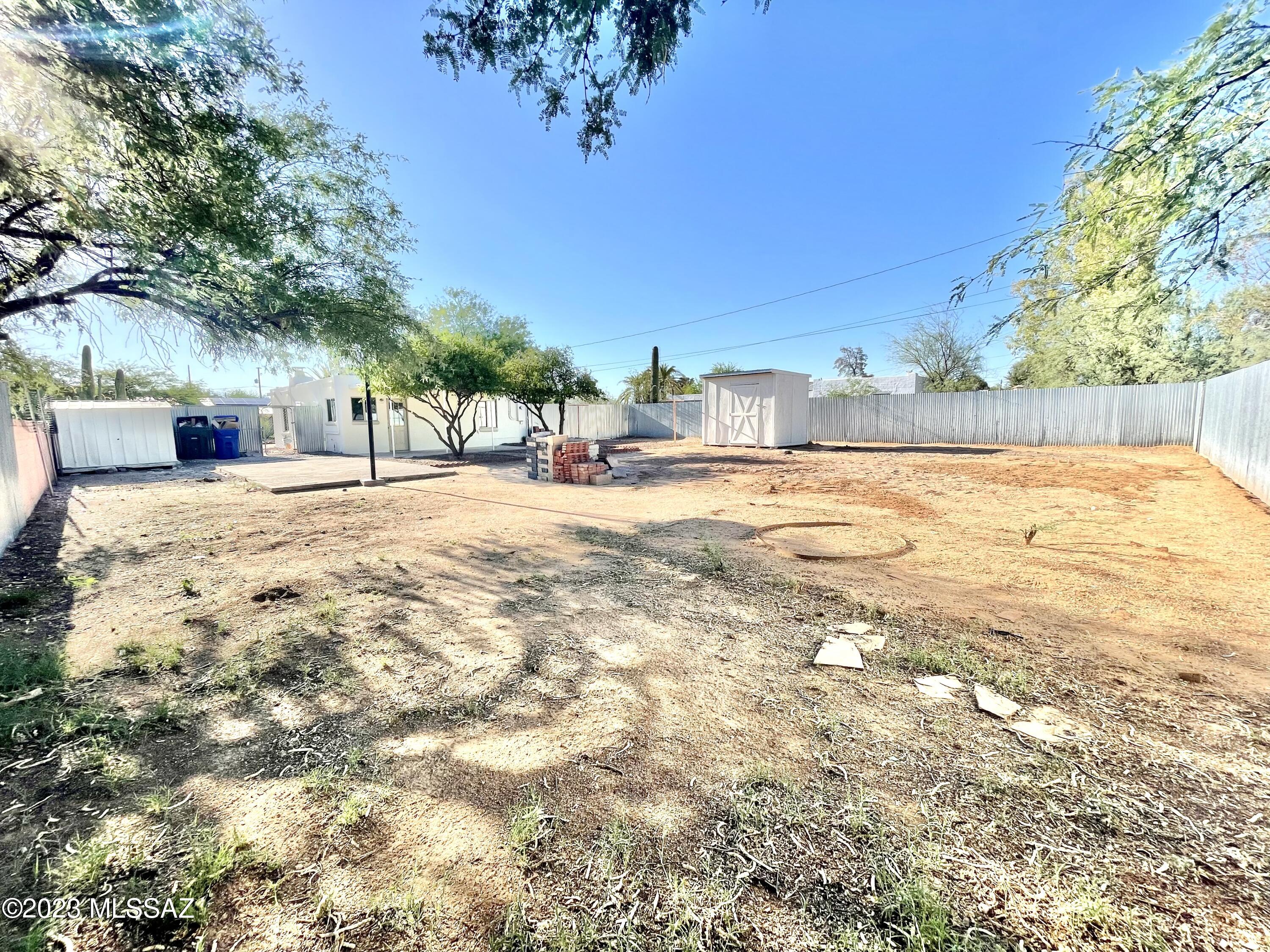 2225 N Fair Oaks Avenue