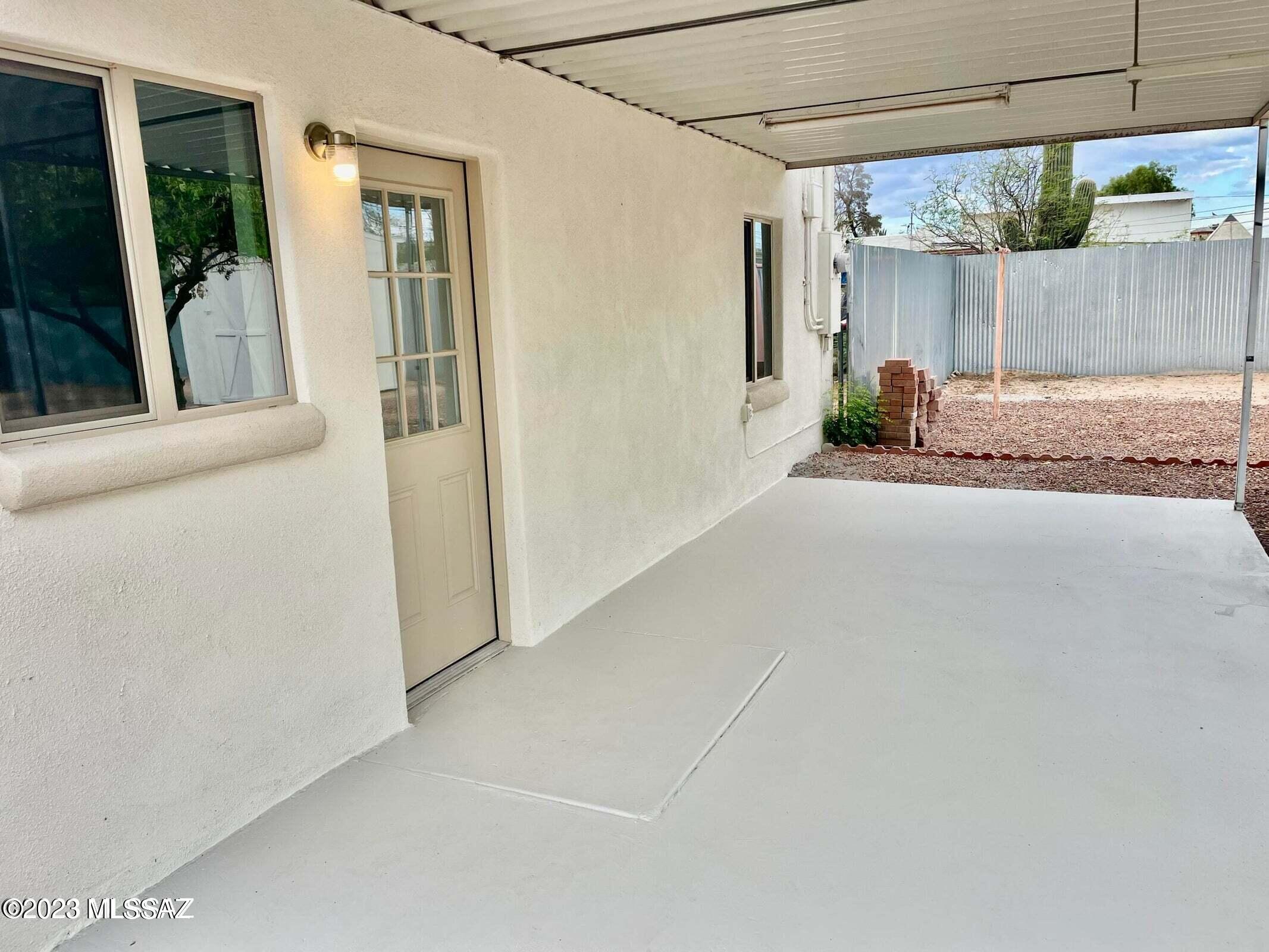 2225 N Fair Oaks Avenue