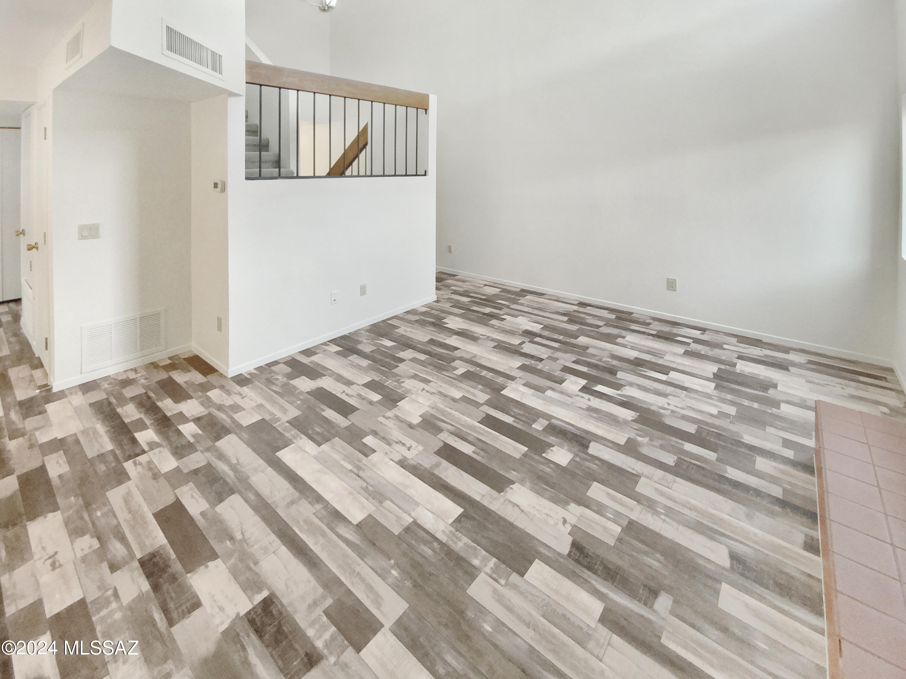 1949 N Swan Road Unit: 9