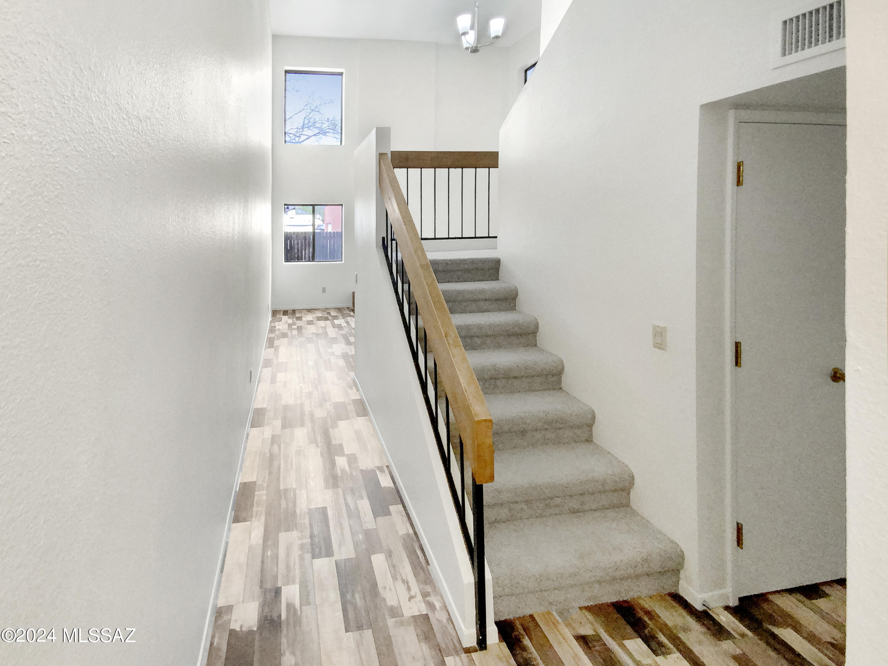 1949 N Swan Road Unit: 9