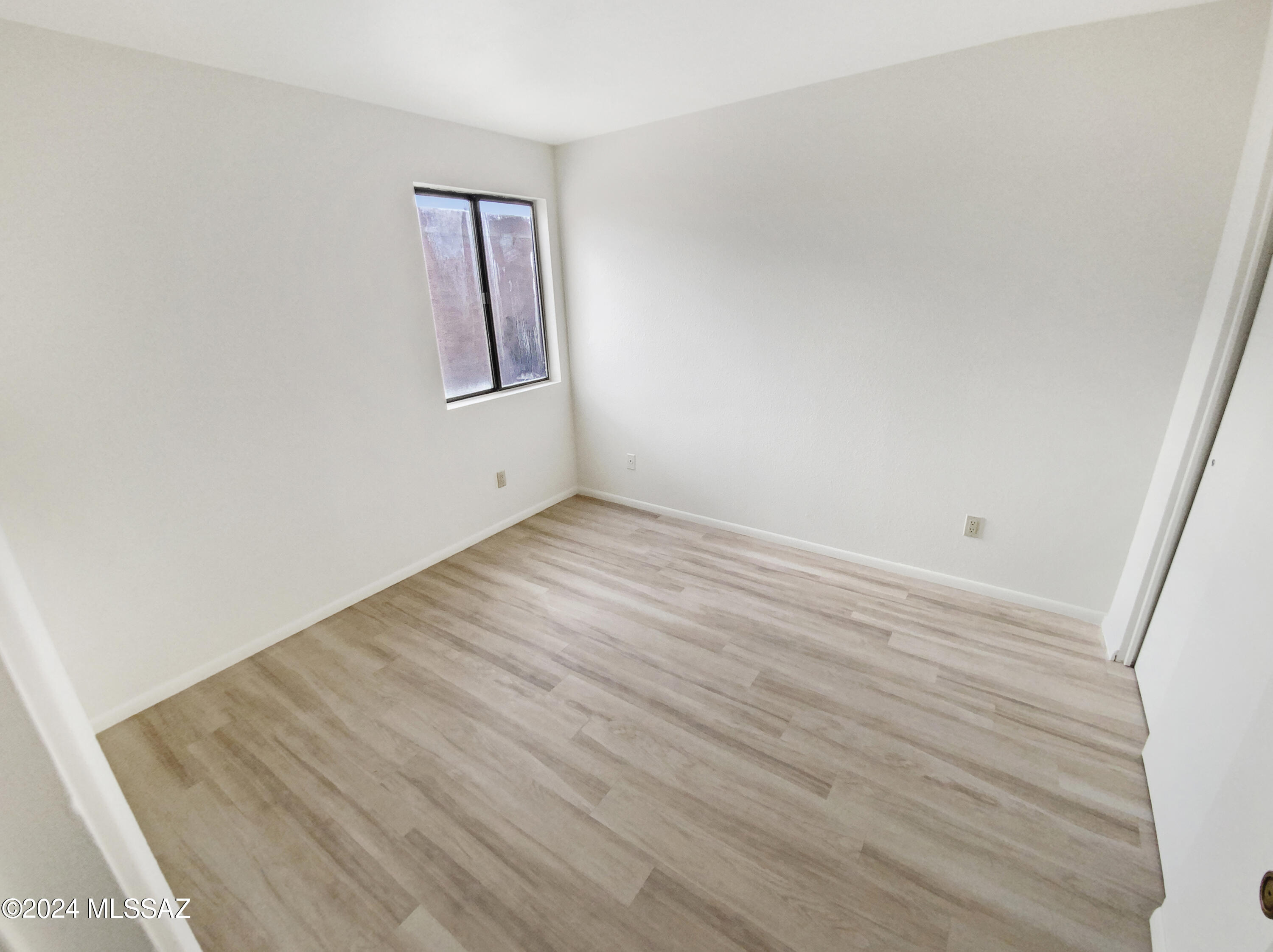 1949 N Swan Road Unit: 9