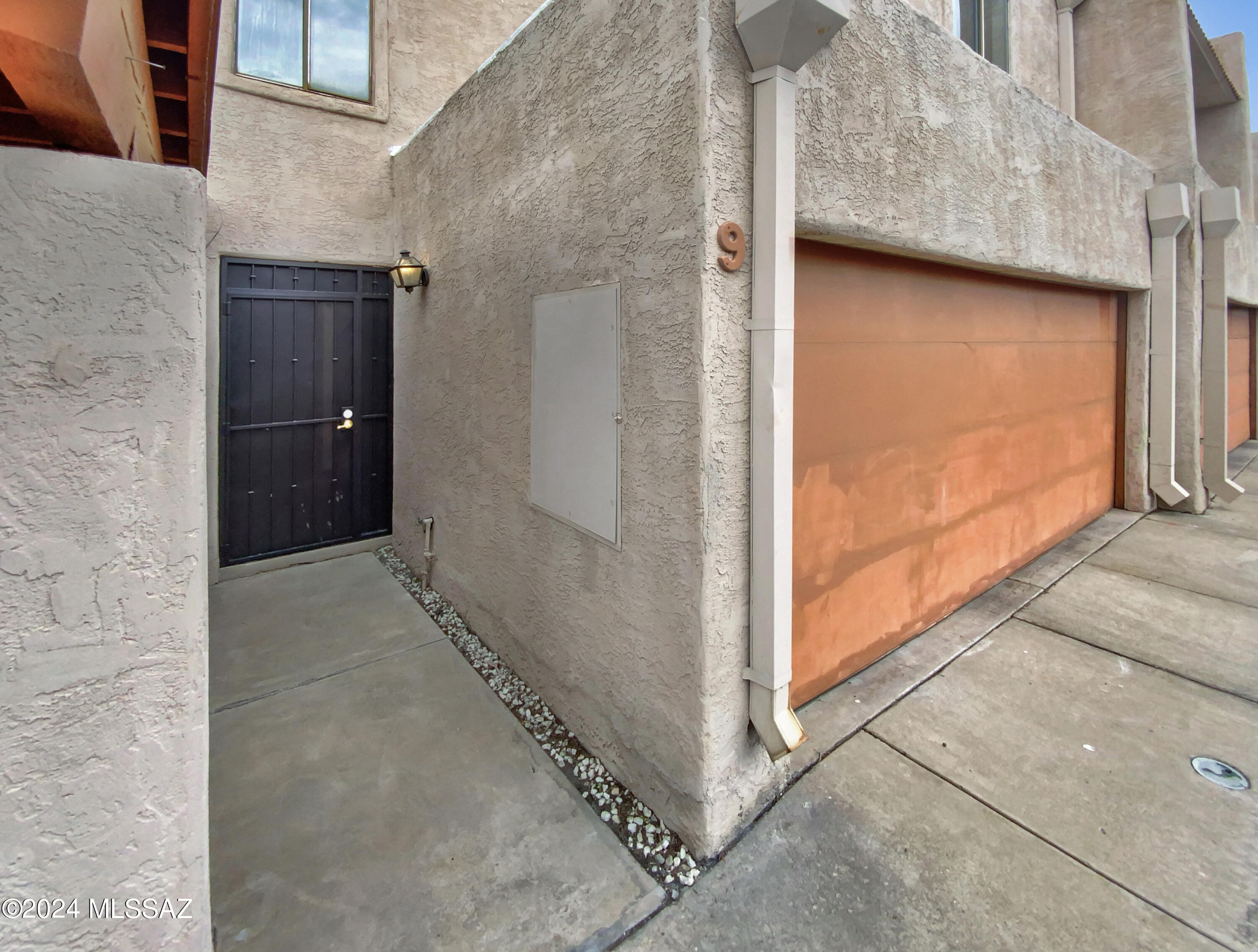 1949 N Swan Road Unit: 9