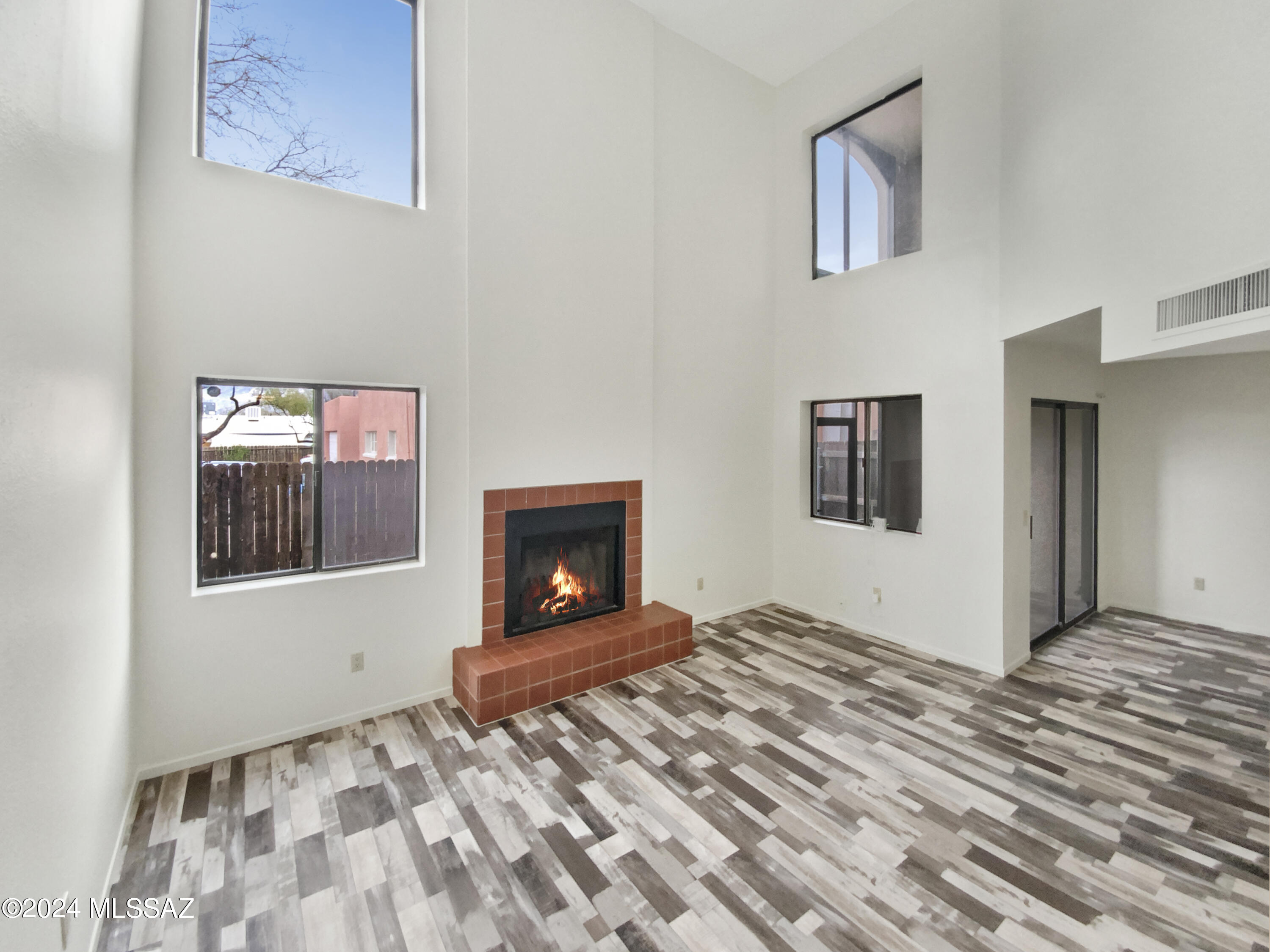 1949 N Swan Road Unit: 9