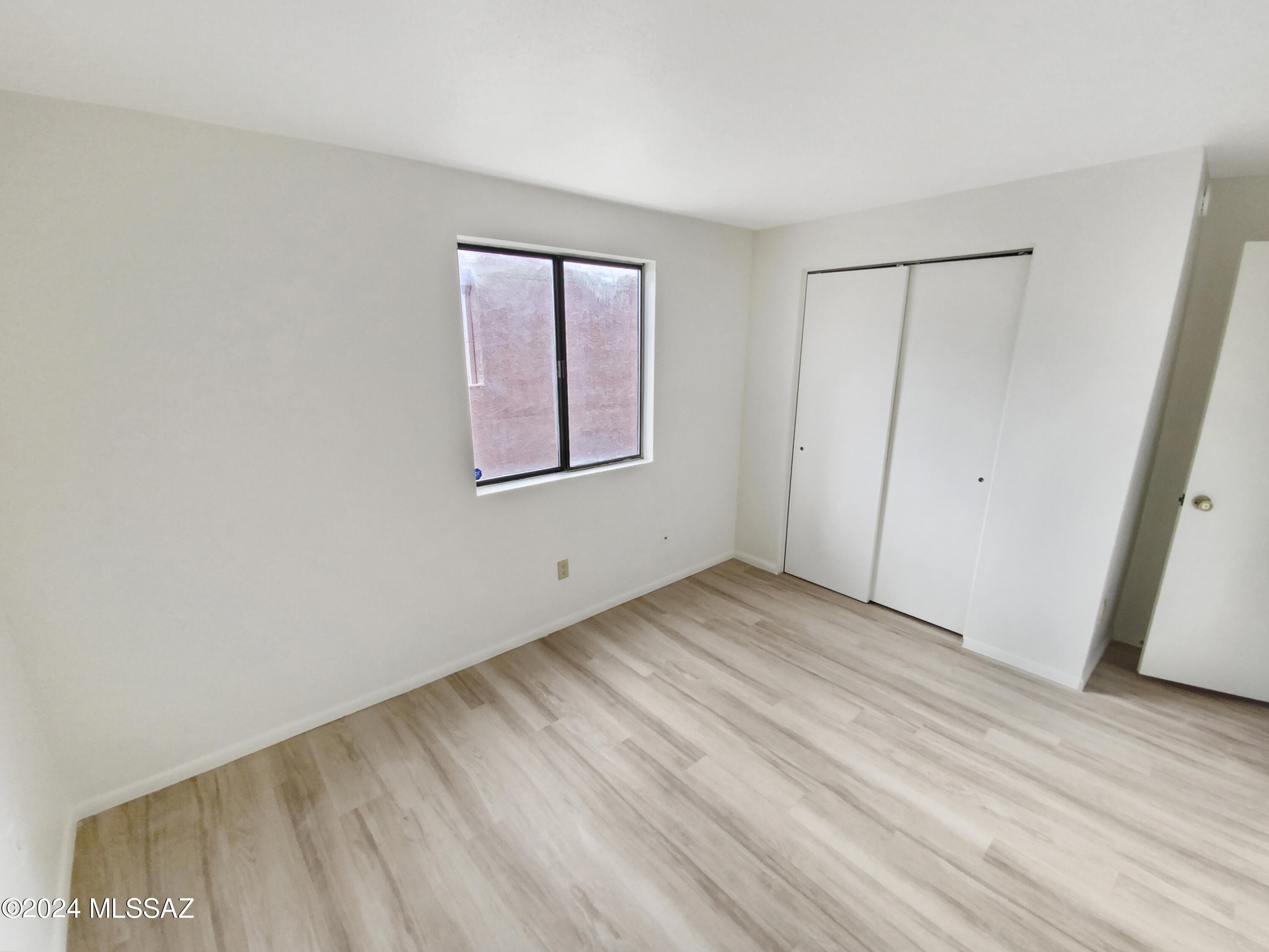 1949 N Swan Road Unit: 9