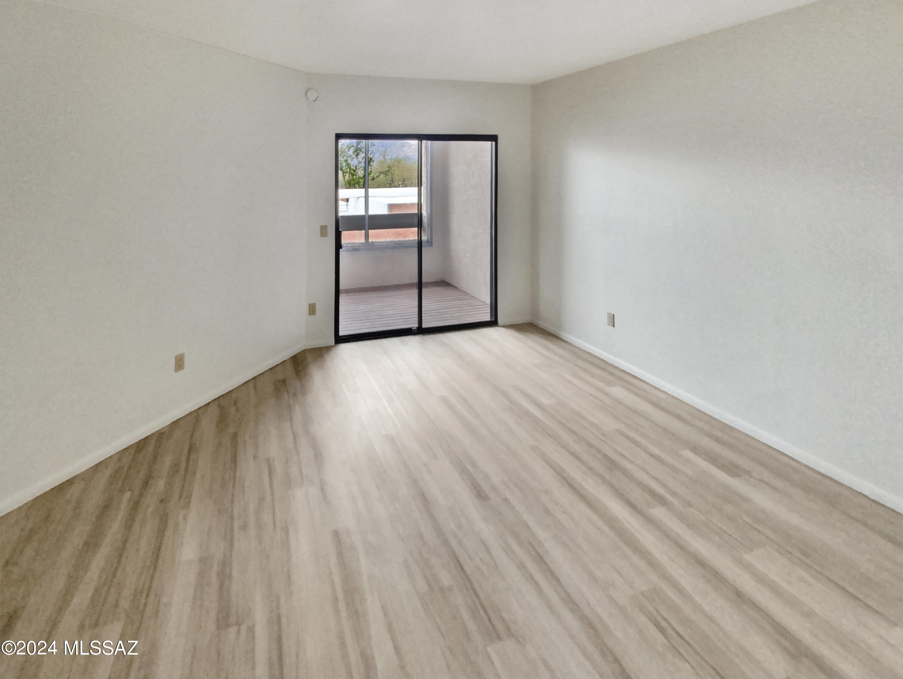 1949 N Swan Road Unit: 9