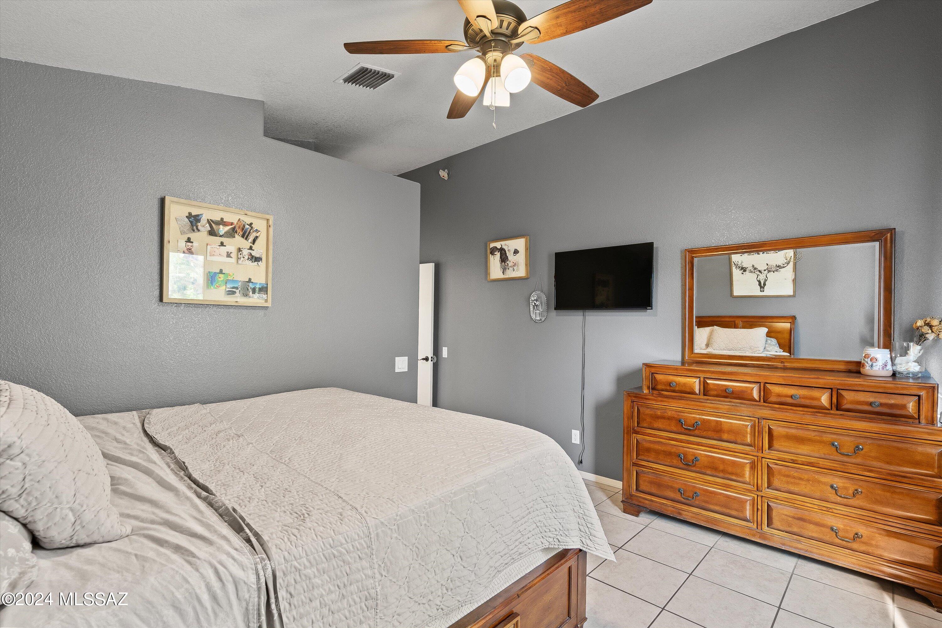 3336 W Wheatfield Place