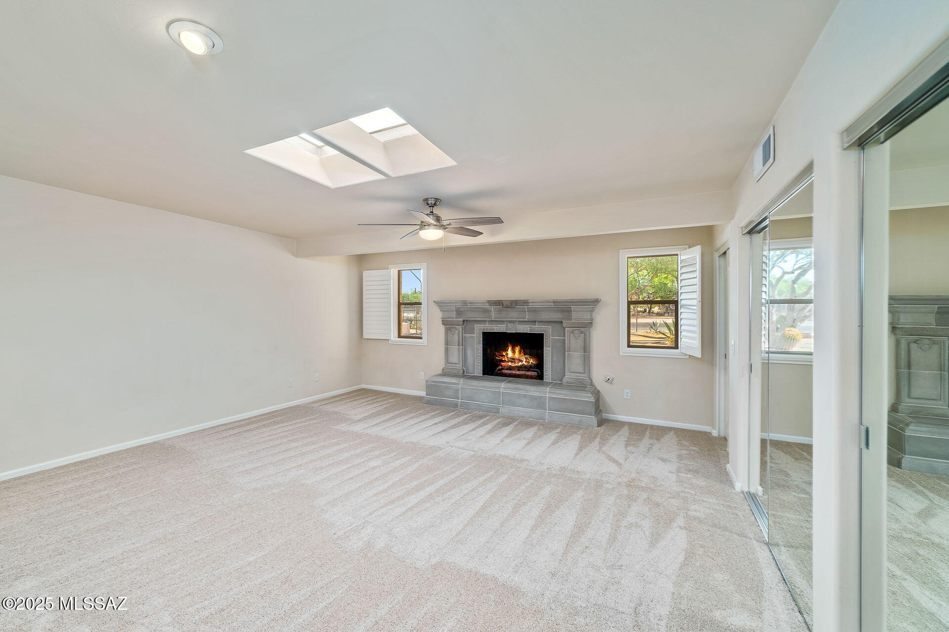 1361 W Calle Concordia