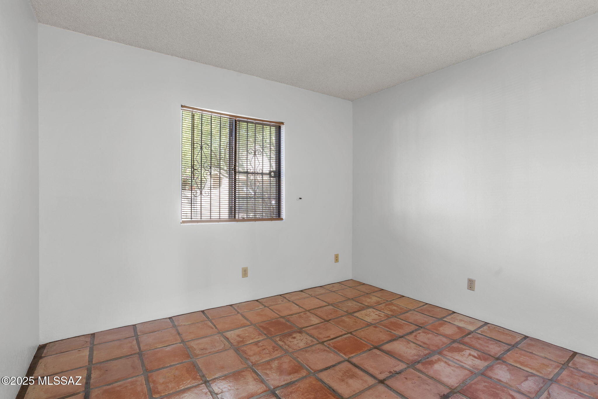 5128 N Avenida Primera