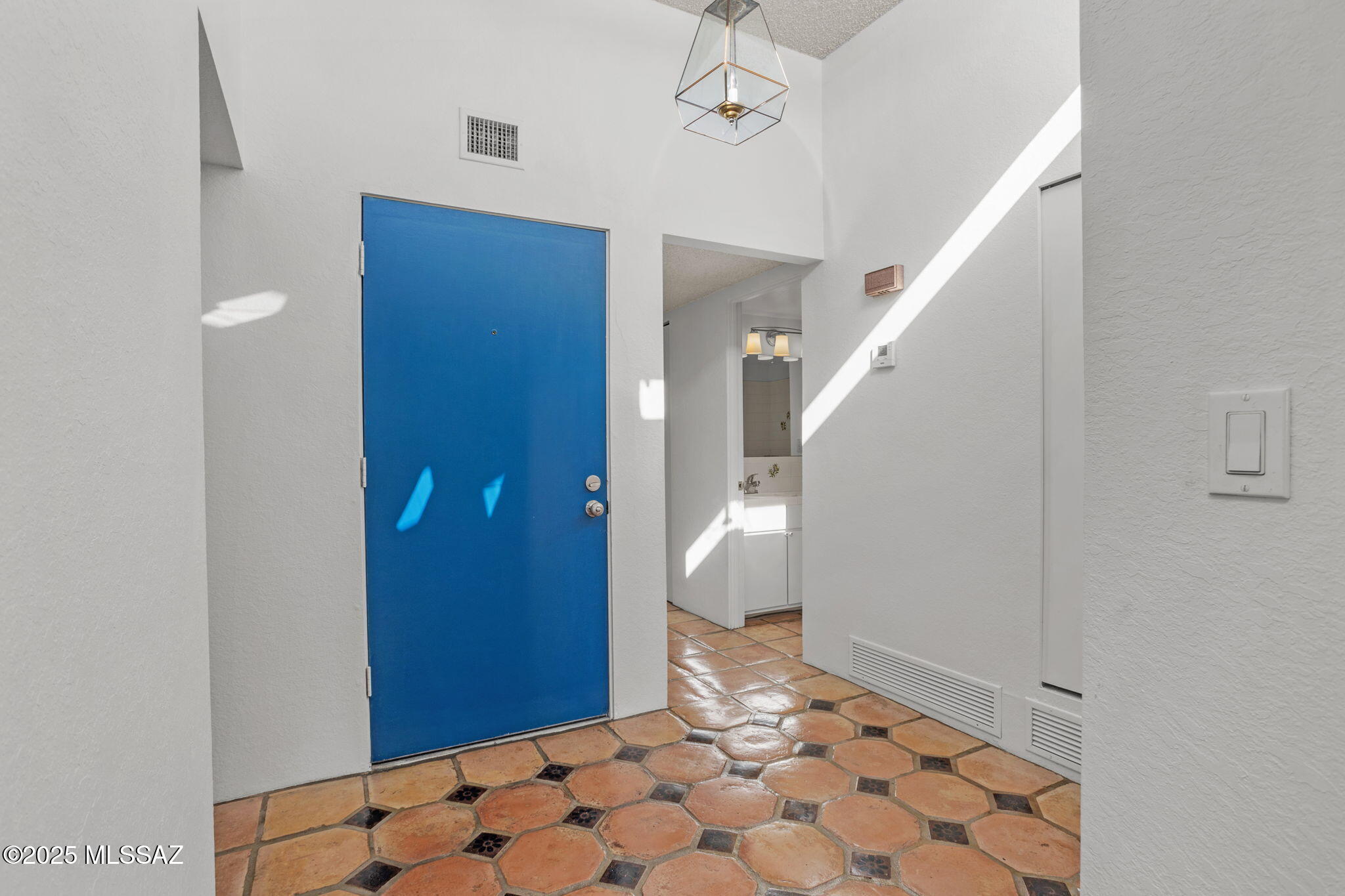 5128 N Avenida Primera