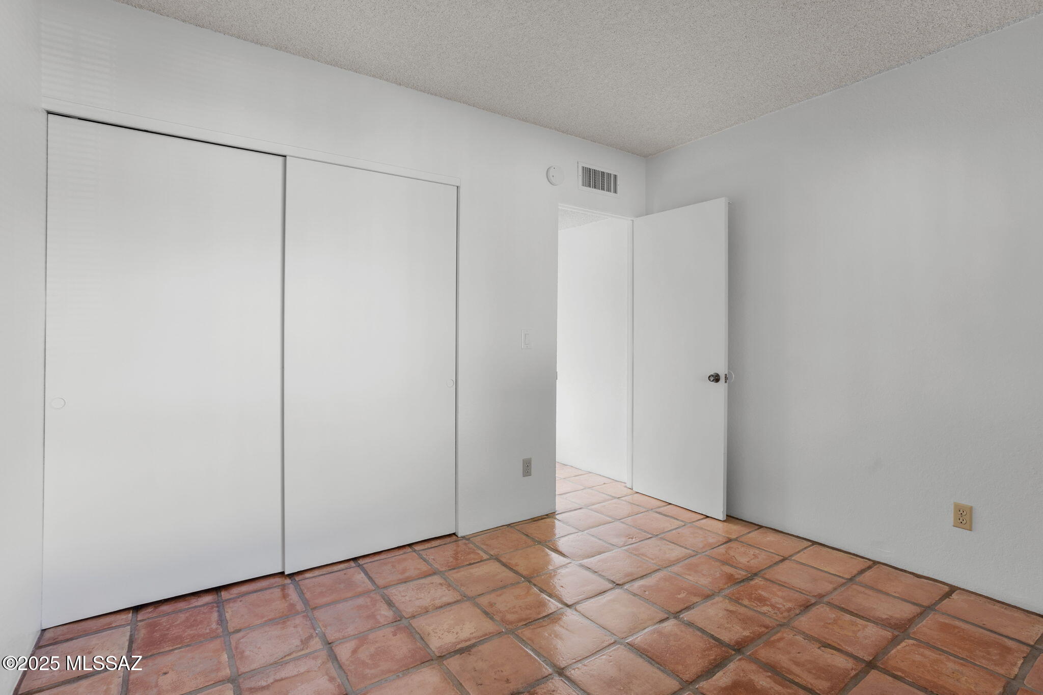 5128 N Avenida Primera