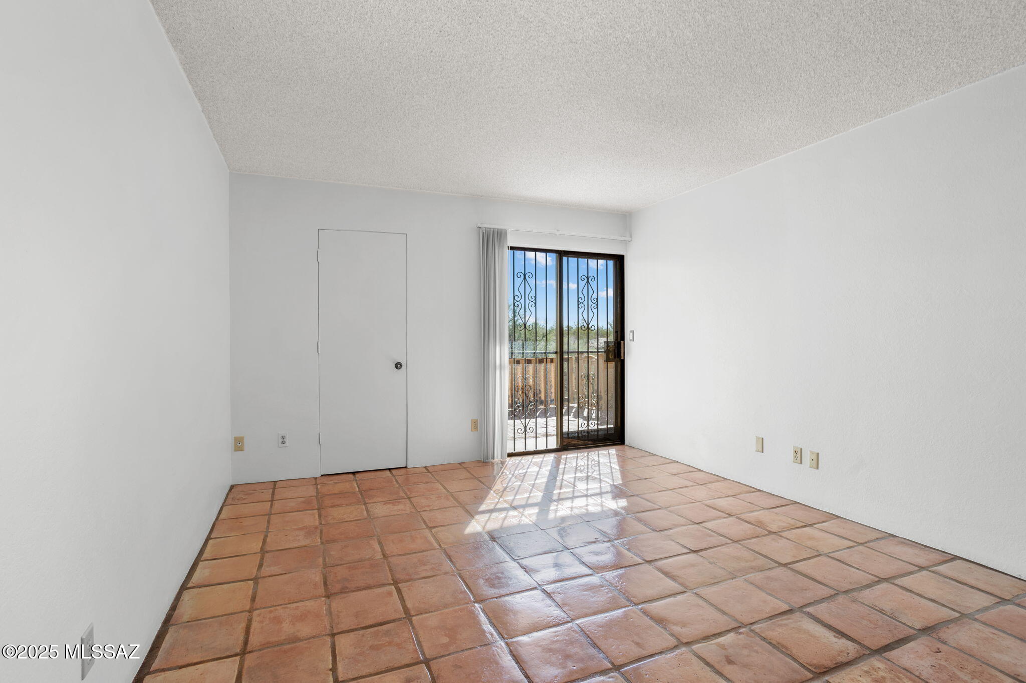 5128 N Avenida Primera