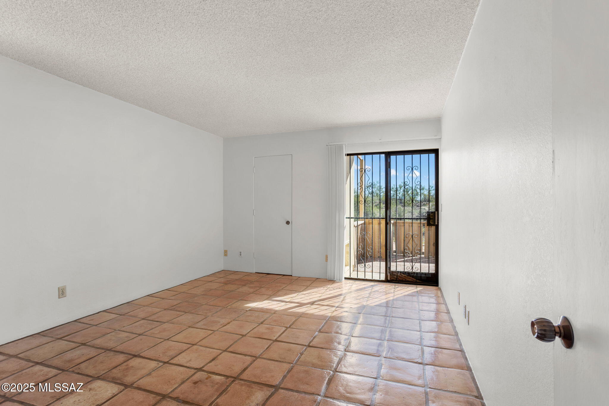 5128 N Avenida Primera