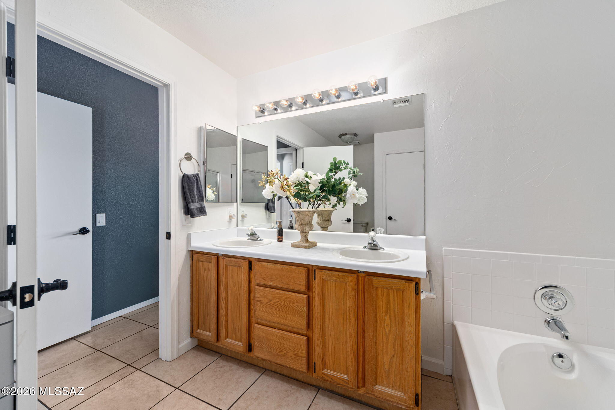 3336 W Wheatfield Place