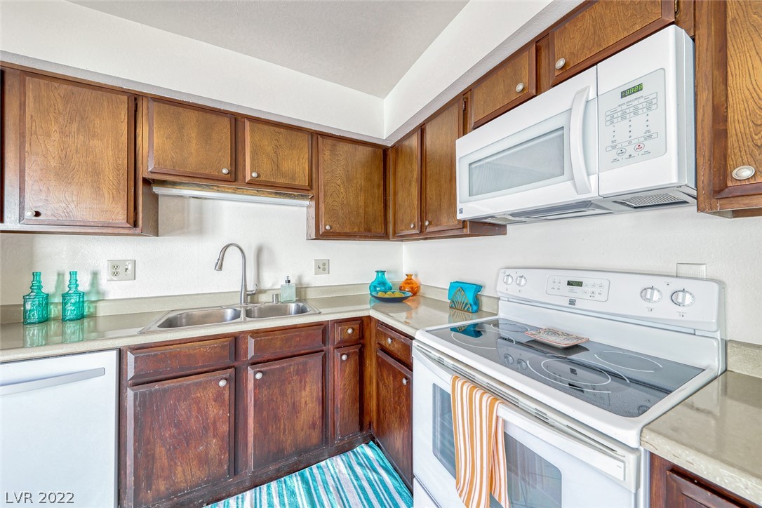 674 Rolling Green Drive