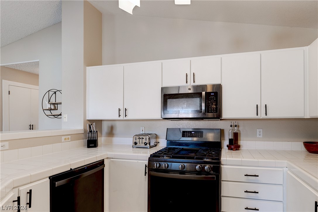 556 Yacht Harbor Drive 203