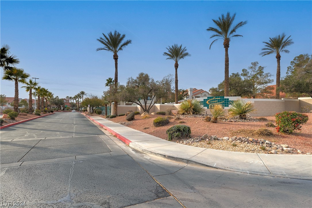 556 Yacht Harbor Drive 203