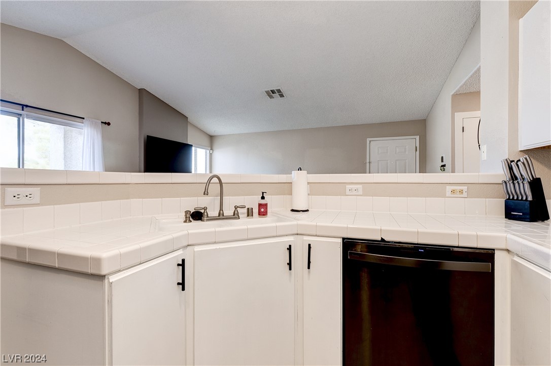 556 Yacht Harbor Drive 203