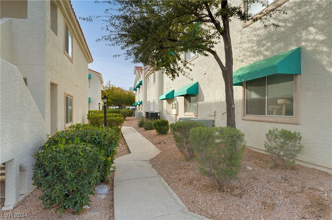 556 Yacht Harbor Drive 203