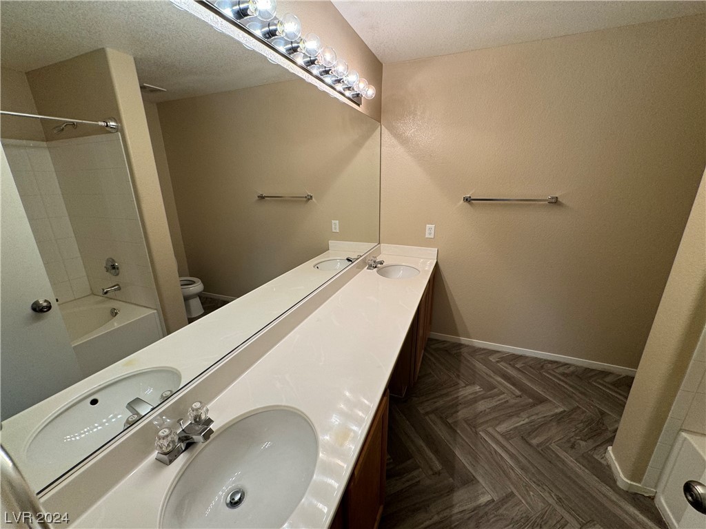 2001 Quartz Cliff Street 202