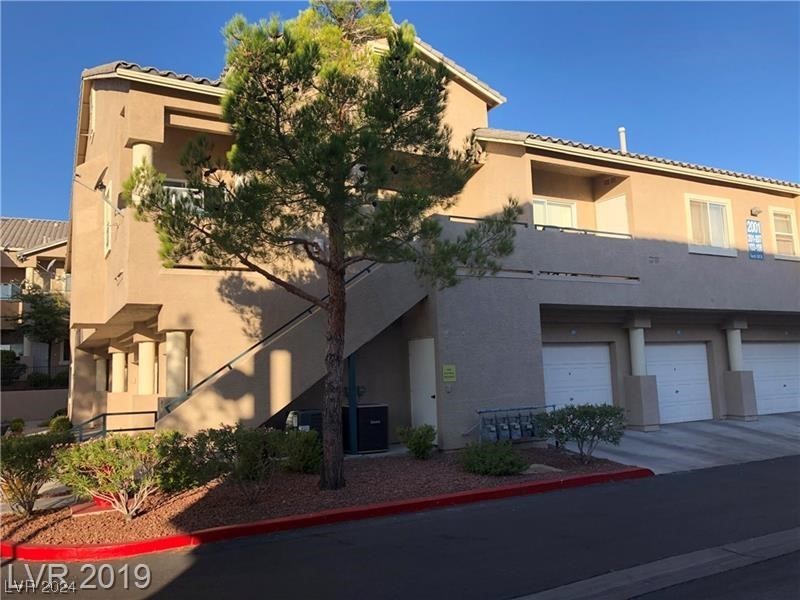 2001 Quartz Cliff Street 202