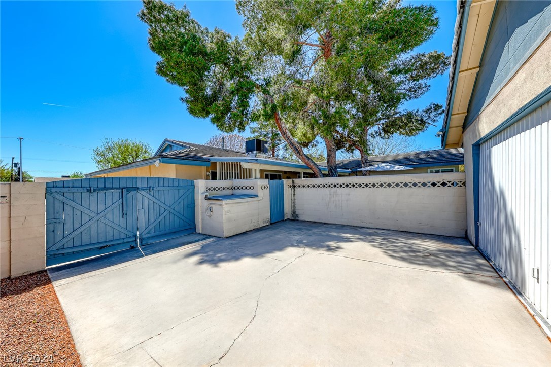 2718 Colanthe Avenue