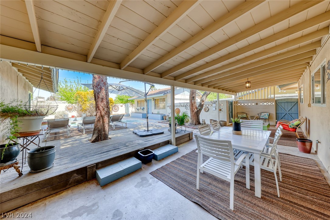 2718 Colanthe Avenue