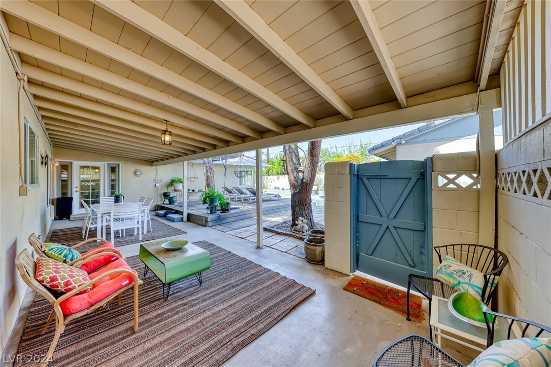 2718 Colanthe Avenue