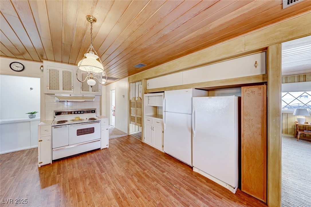 1620 Leonard Lane