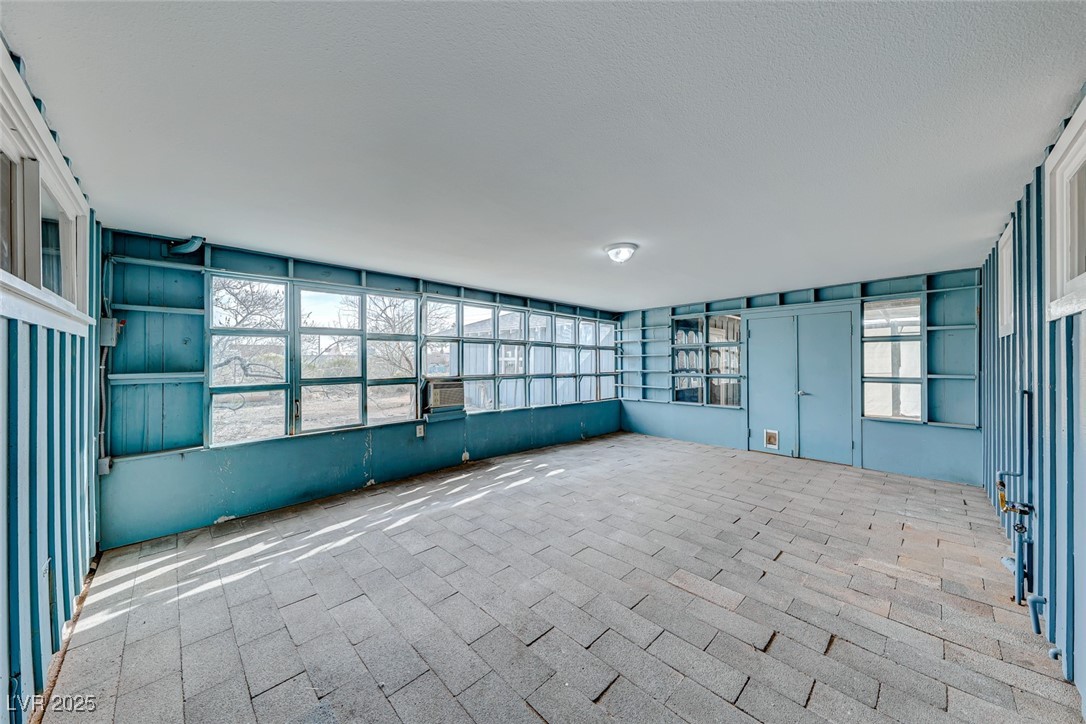 1620 Leonard Lane