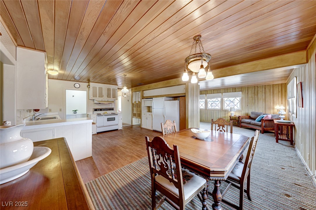 1620 Leonard Lane