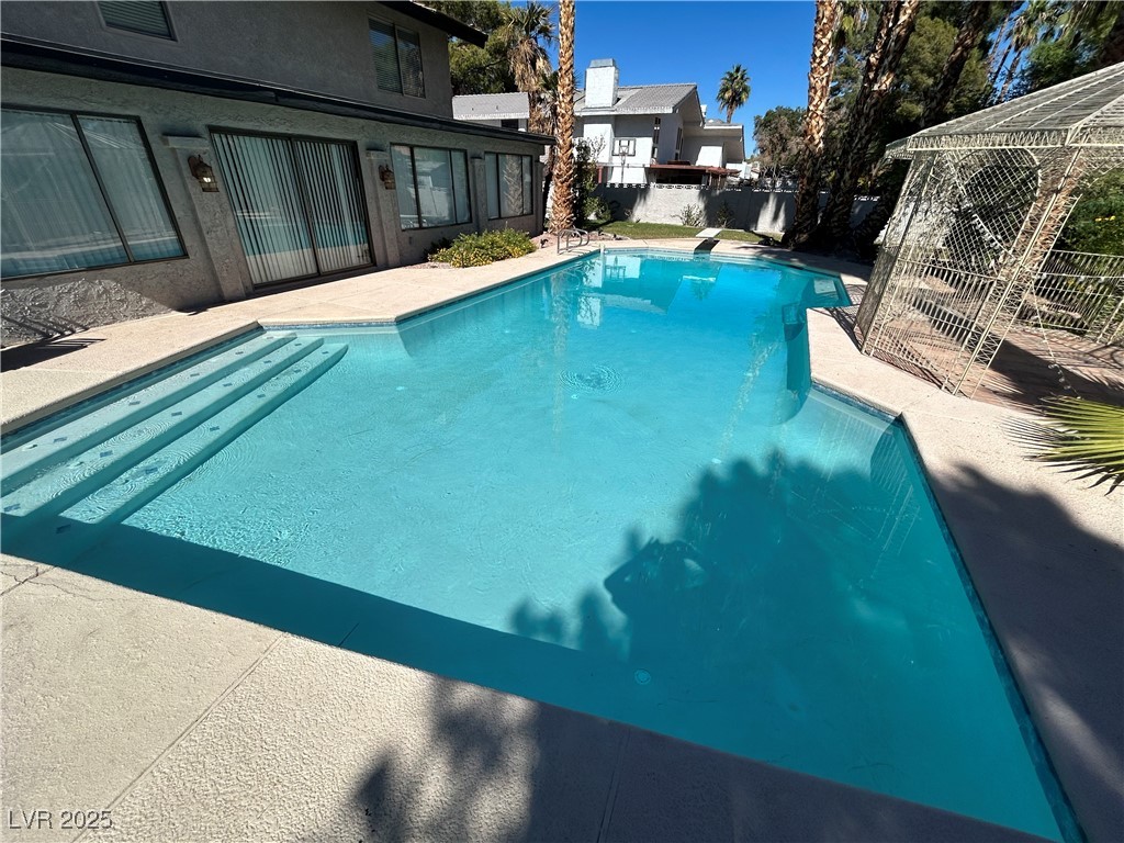 2428 Greens Avenue