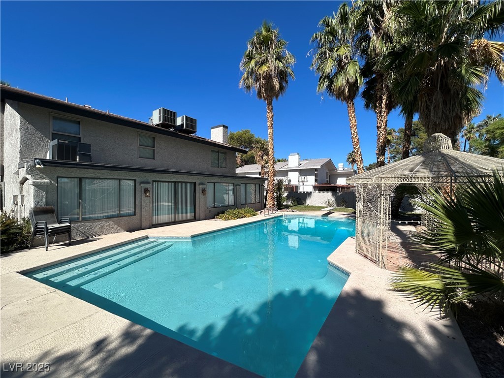 2428 Greens Avenue