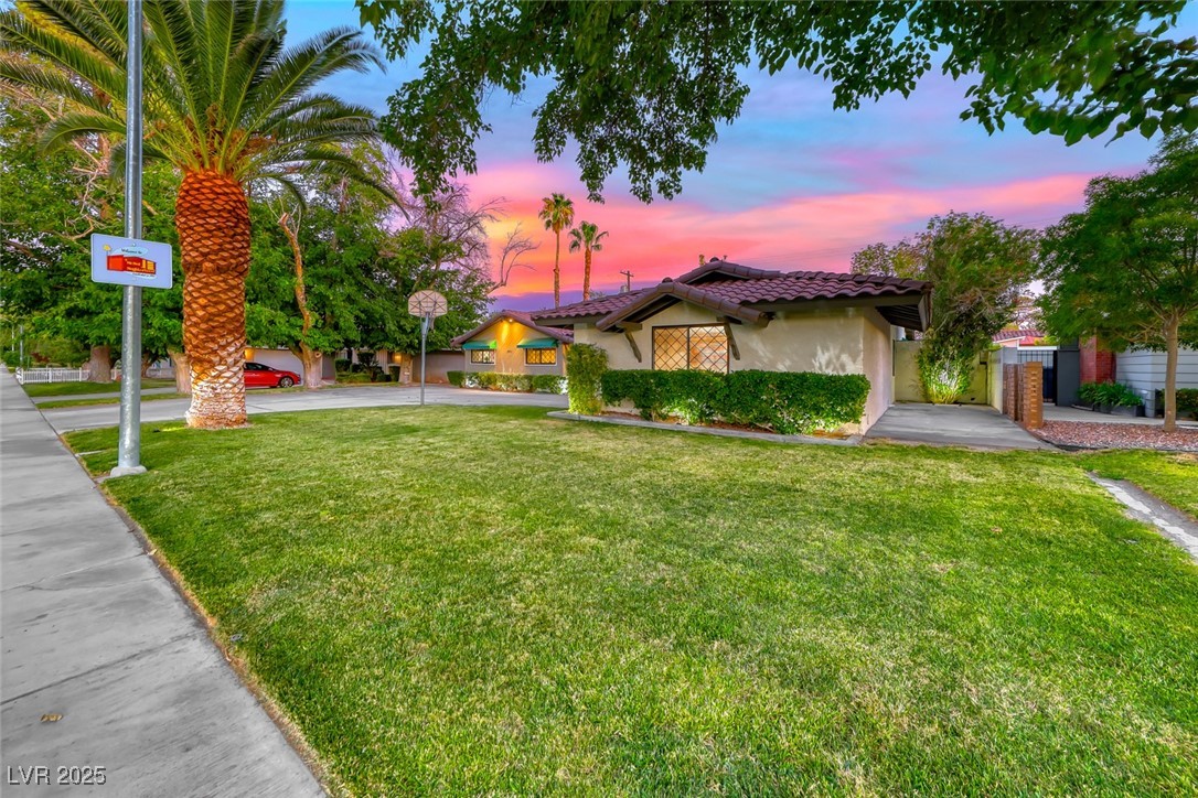 3001 Colanthe Avenue