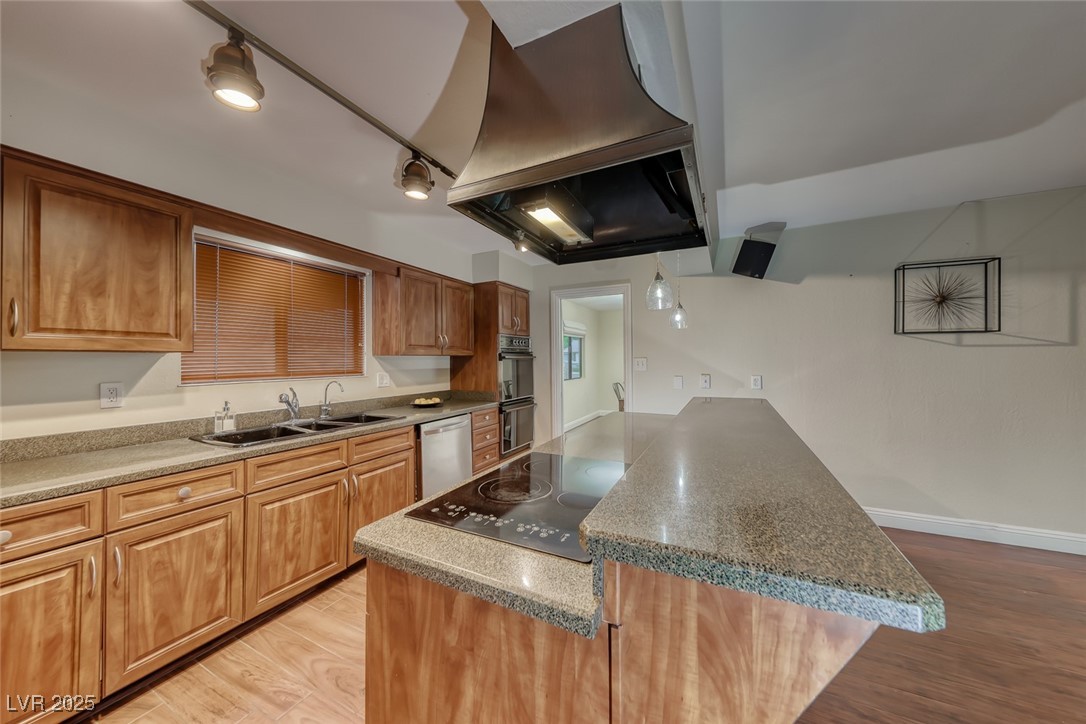 3001 Colanthe Avenue