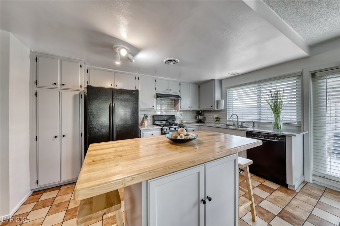 5270 Burnham Avenue
