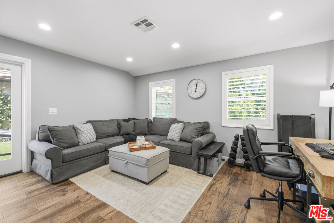 25601 Rancho Adobe Rd
