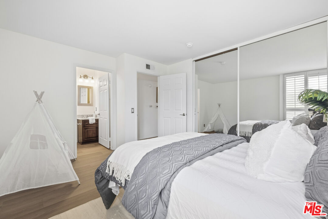 4164 Tujunga Ave Unit: 103