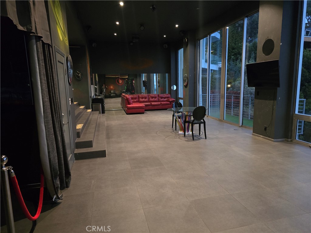 2189 Sunset Plaza Drive