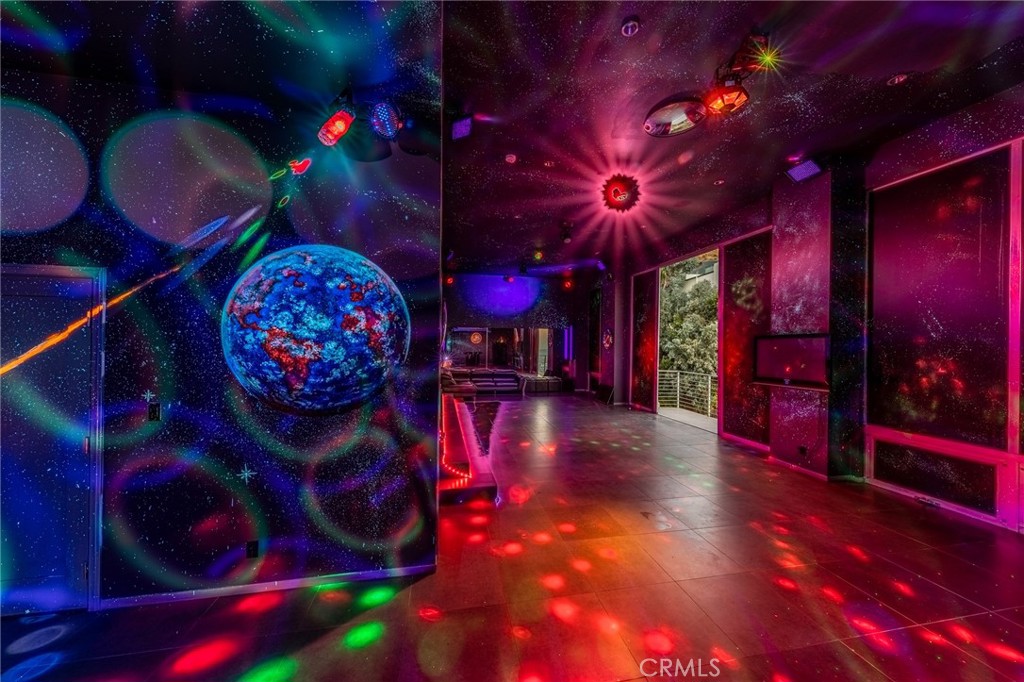 2189 Sunset Plaza Drive