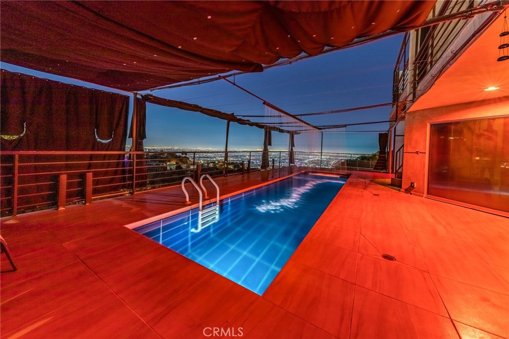 2189 Sunset Plaza Drive