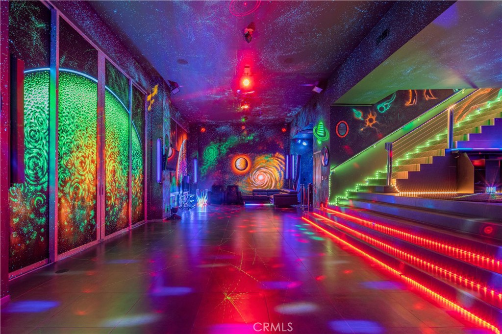 2189 Sunset Plaza Drive