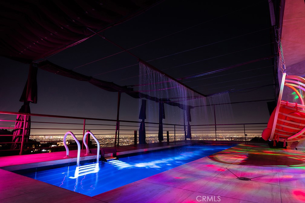 2189 Sunset Plaza Drive