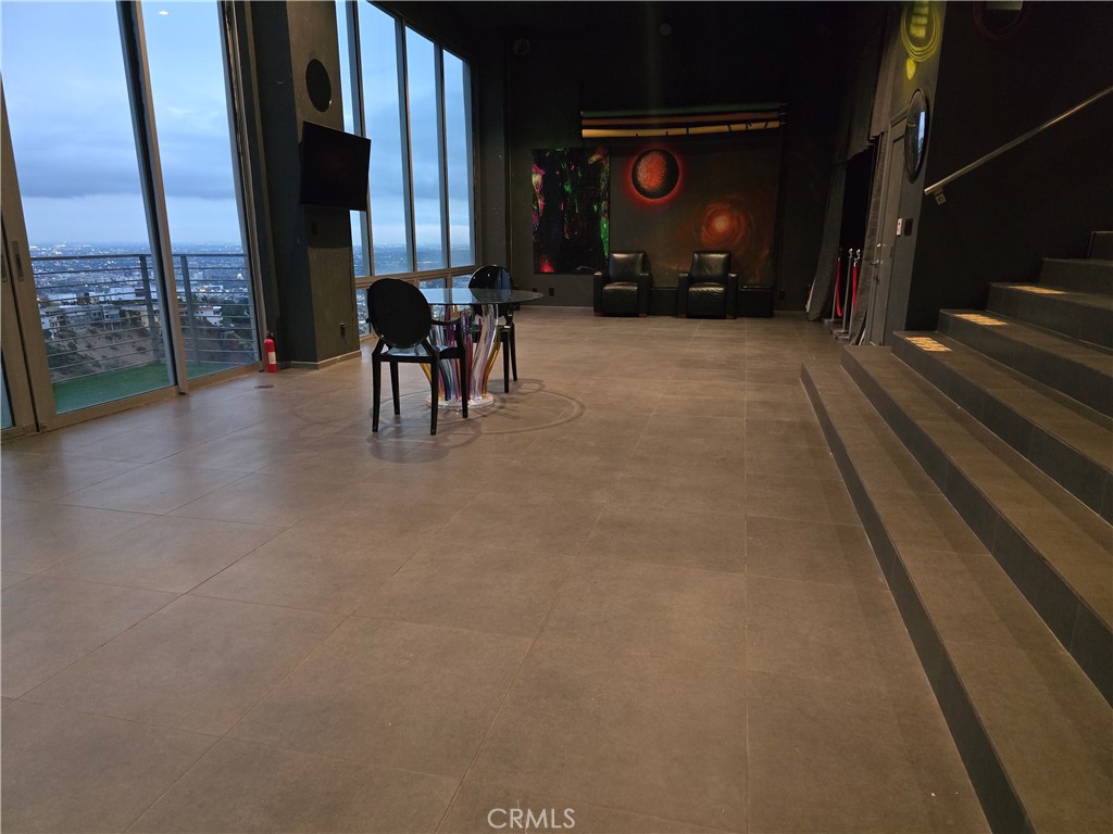 2189 Sunset Plaza Drive